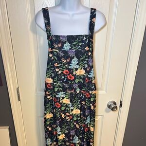 Lightweight navy floral full length overalls straps and bib pocket. 
Size: XL